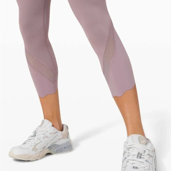 Lululemon Wunder Under Crop II *Roll Down Scallop Full-On Luxtreme 24" Pink - Picture 2 of 10